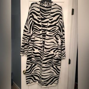 COPY - Time & Tru long black and white (zebra print) sweater/duster, L (12-14).